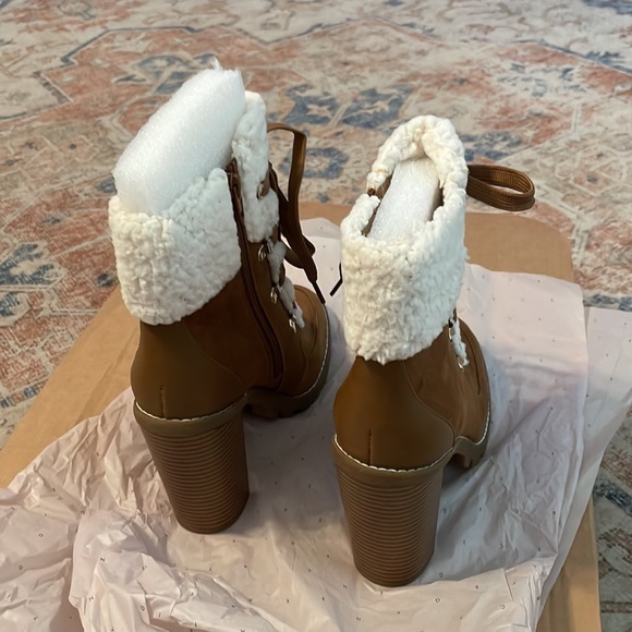 BCBGeneration Women's Hiker Ankle Boot, size 8 - Picture 7 of 14